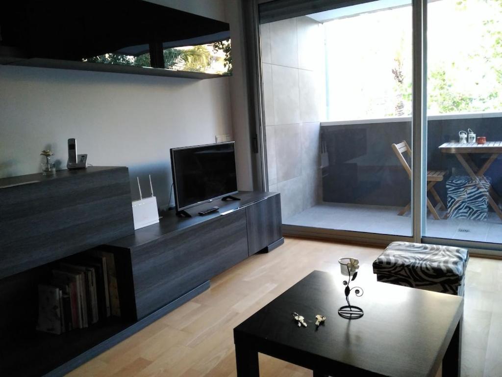 Luxury Flat, 3 Bedrooms, 2 Bathrooms And Swimming Pool Next To The Beach!! 圣阿德里安-德贝索斯 外观 照片