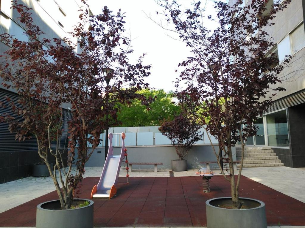Luxury Flat, 3 Bedrooms, 2 Bathrooms And Swimming Pool Next To The Beach!! 圣阿德里安-德贝索斯 外观 照片